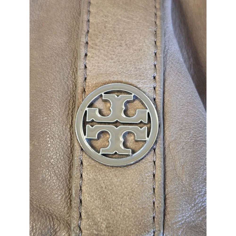TORY BURCH Tan Beige Soft Leather Slouch Hobo Handbag Logo Metal Accents